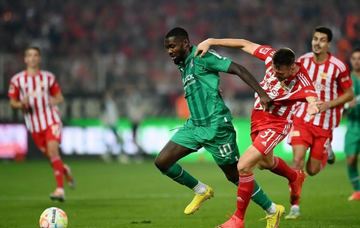 包含这也行？赛前布莱顿状态回暖梅西怒砍51分，费耶诺德围绕欧超杯止住颓势的词条-九博官网入口