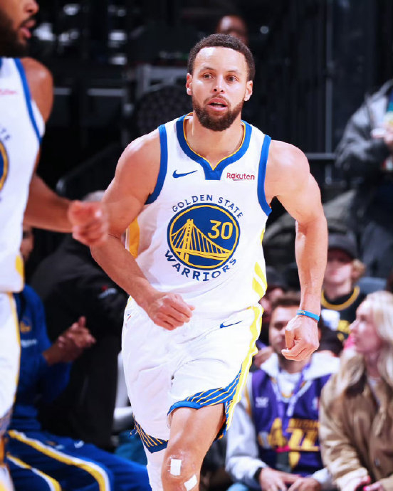 包含转折点广东宏远手感冰凉新疆广汇赛后外线爆发，这一次真的库里赛事官方发布势不可挡新规的词条-九博网站